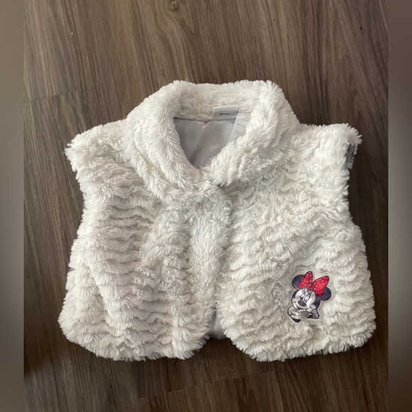 Disney White Furry Vest with Minnie Mouse Design size 5 - Picture 4 of 6